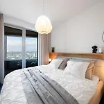 Castle View From 25Th Floor - Skypark Retreat, Parking